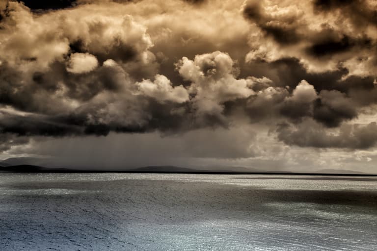 It was nice knowing ya, summer – Thunderstorm warning issued for the entire country