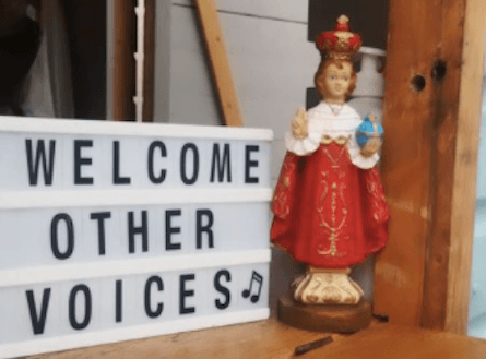Dingle cafe puts out Child of Prague in the hopes of a dry weekend for Other Voices