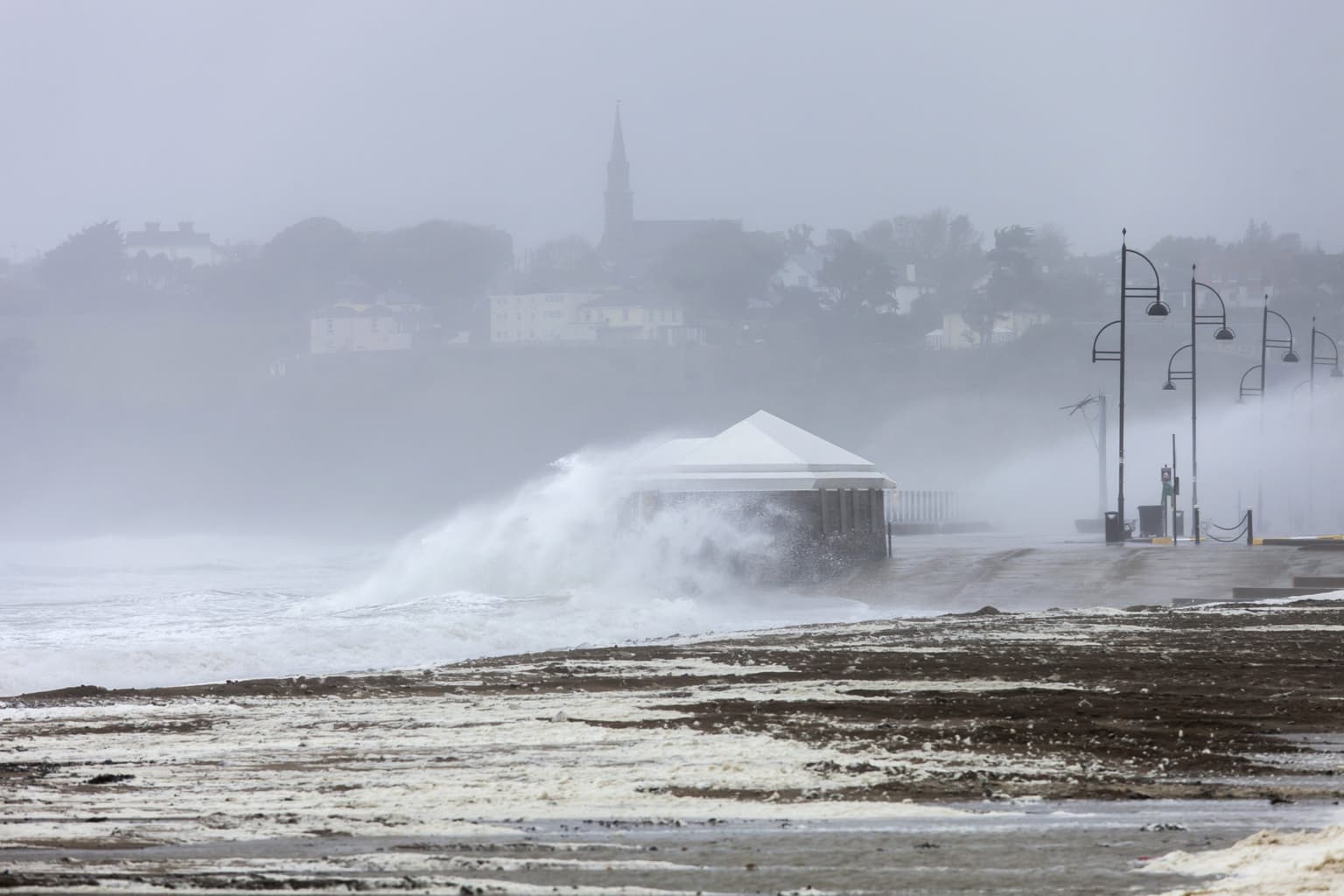 Schools in 7 counties will close tomorrow due to Storm Eunice