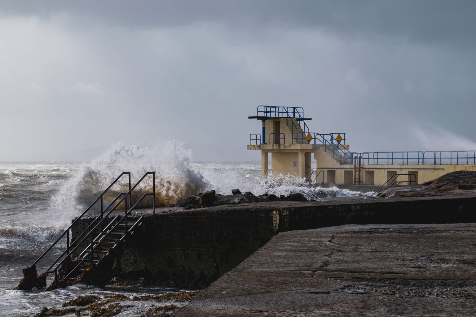 ‘Explosive storm’ to hit near Ireland after heatwave, Met Éireann warns