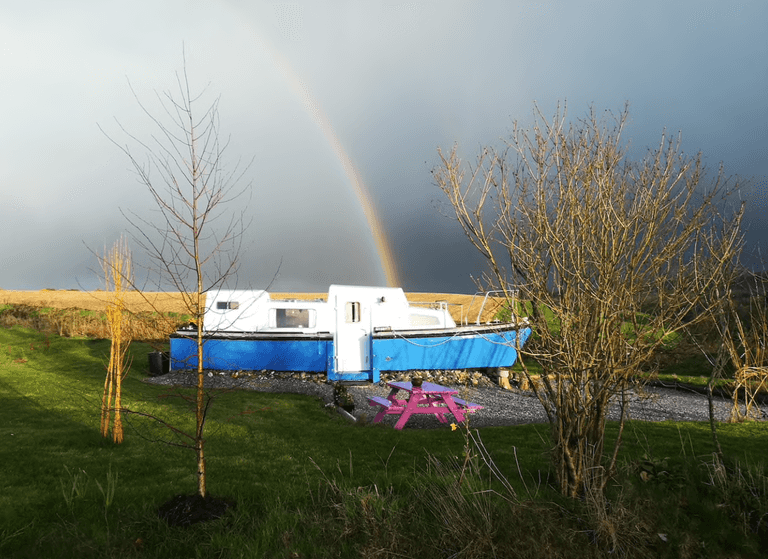 Explore Éire: This Land Boat Is The Perfect Quirky Staycation Idea For Couples Explore Éire: This Land Boat Is The Perfect Quirky Staycation Idea For Couples